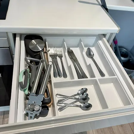 Appartement Flat On Road By Local *