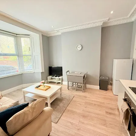 Flat On Road By Local Apartment Bristol